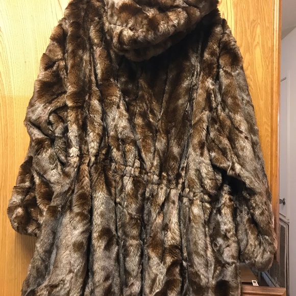 Roaman’s Short Faux Fur Coat with Hood - Picture 3 of 7